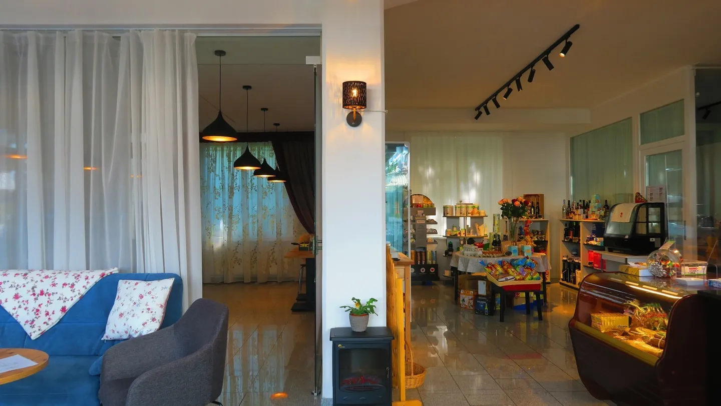 Caffè con negozio in vendita, completamente arredato - come nuovo, con stile e qualità. - Foto 9 di 13