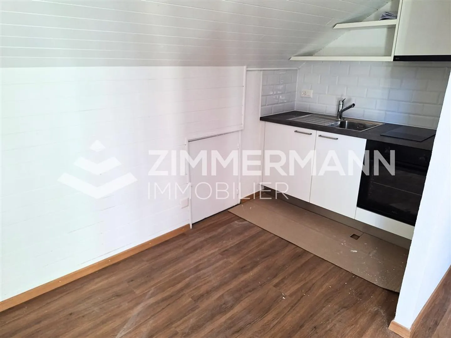 Studio mansardato ristrutturato - Foto 1 di 6