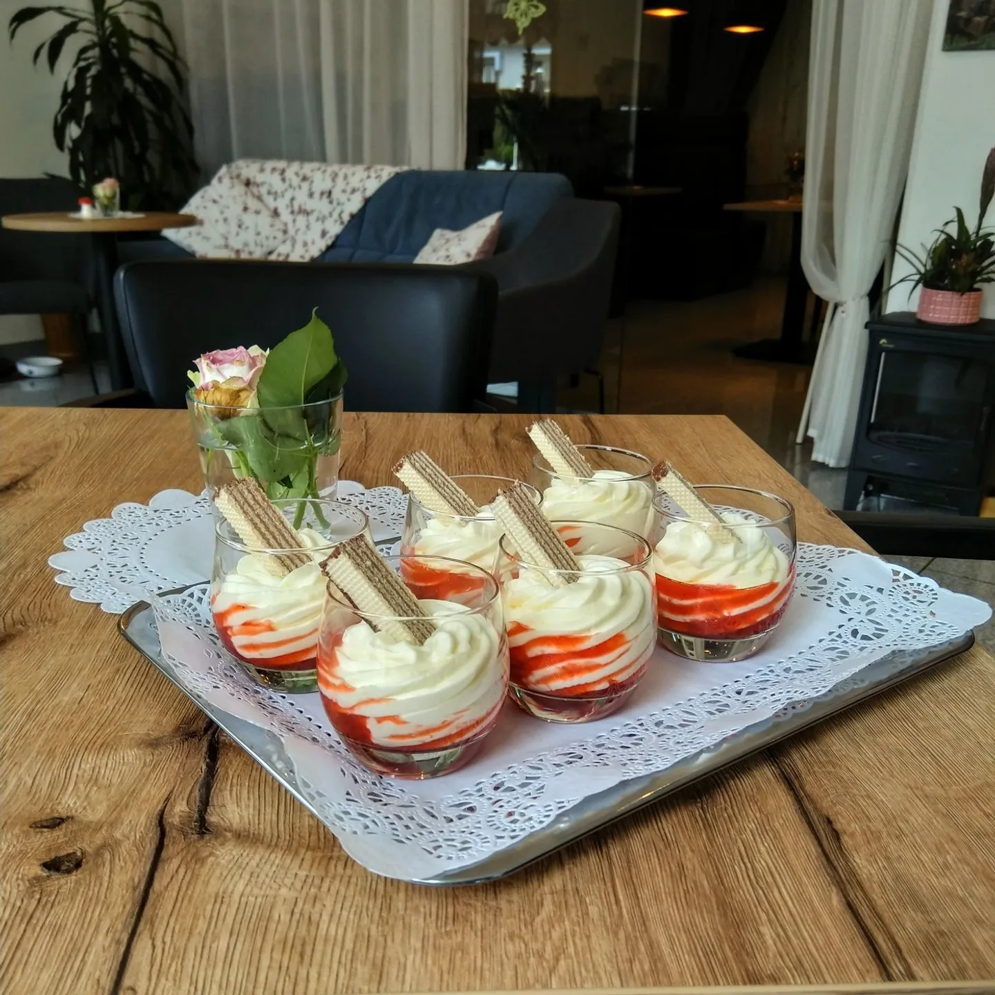 Caffè con negozio in vendita, completamente arredato - come nuovo, con stile e qualità. - Foto 5 di 13