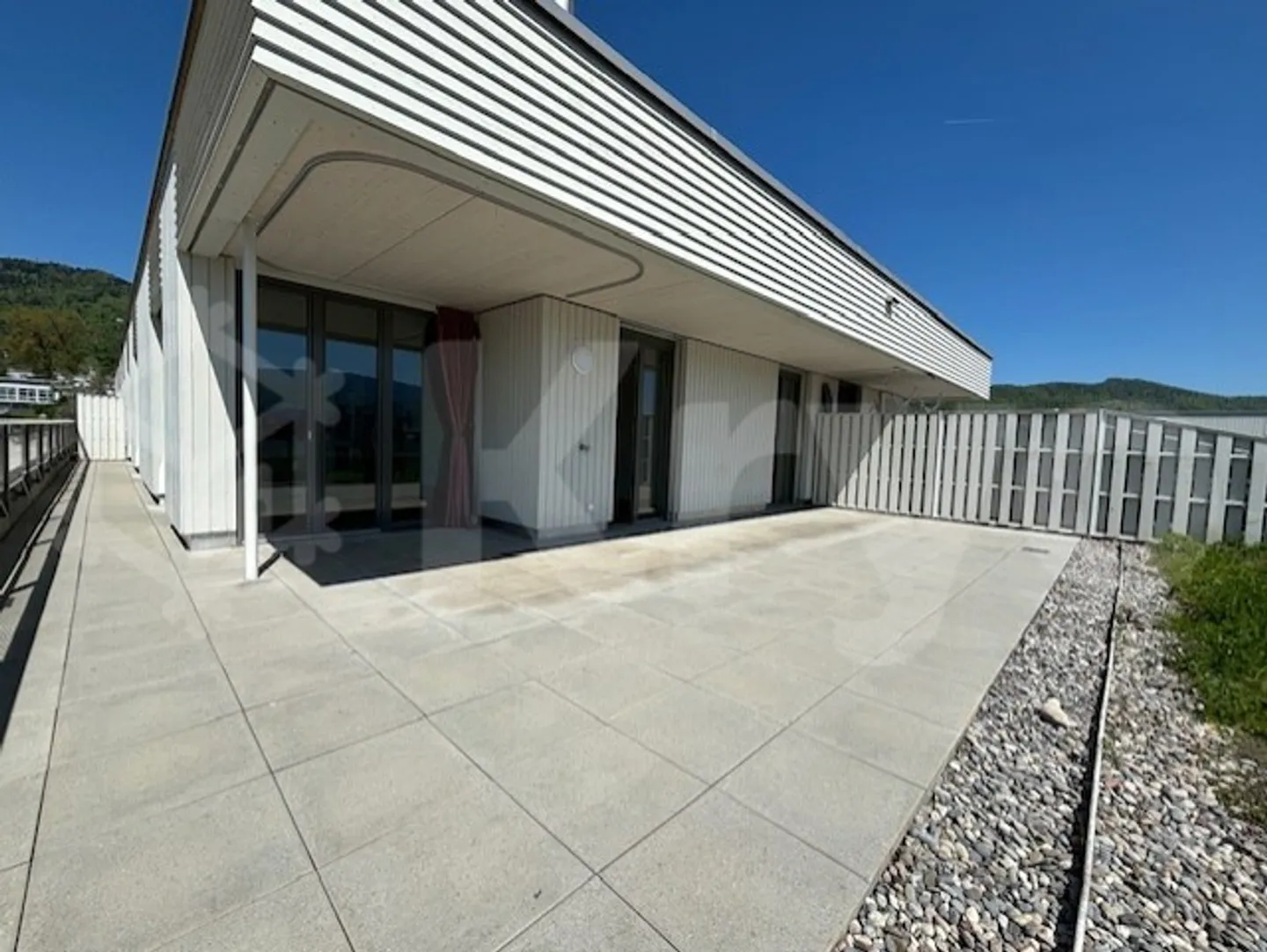 Delémont, wunderschöne Penthousewohnung mit 4,5 Zimmern im Stadtzentrum - B2.E4.SA3 - Foto 3 von 11