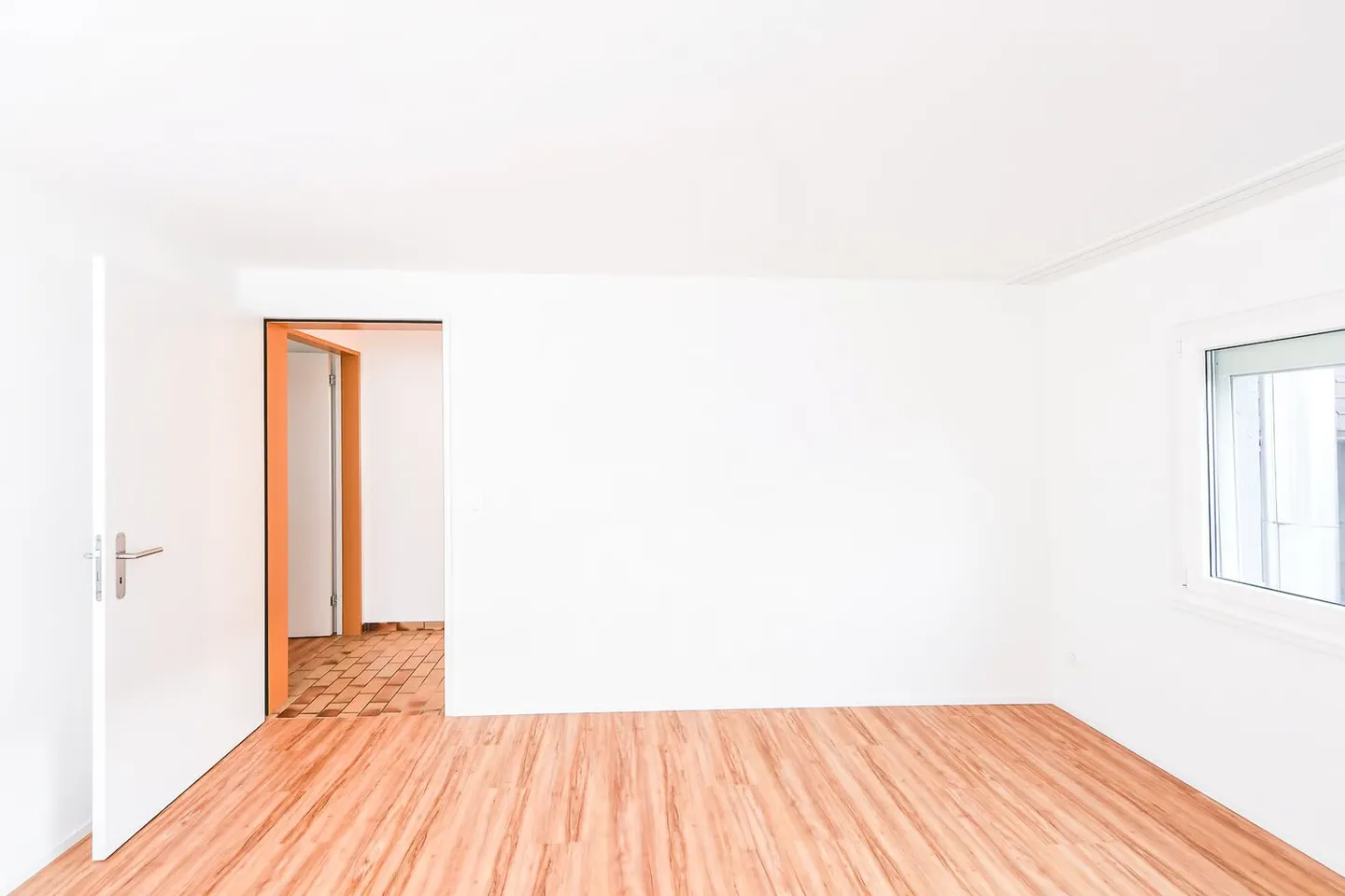 Prima occupazione dopo ristrutturazione: casa unifamiliare attaccata con 6,5 stanze e grande garage - Foto 6 di 13