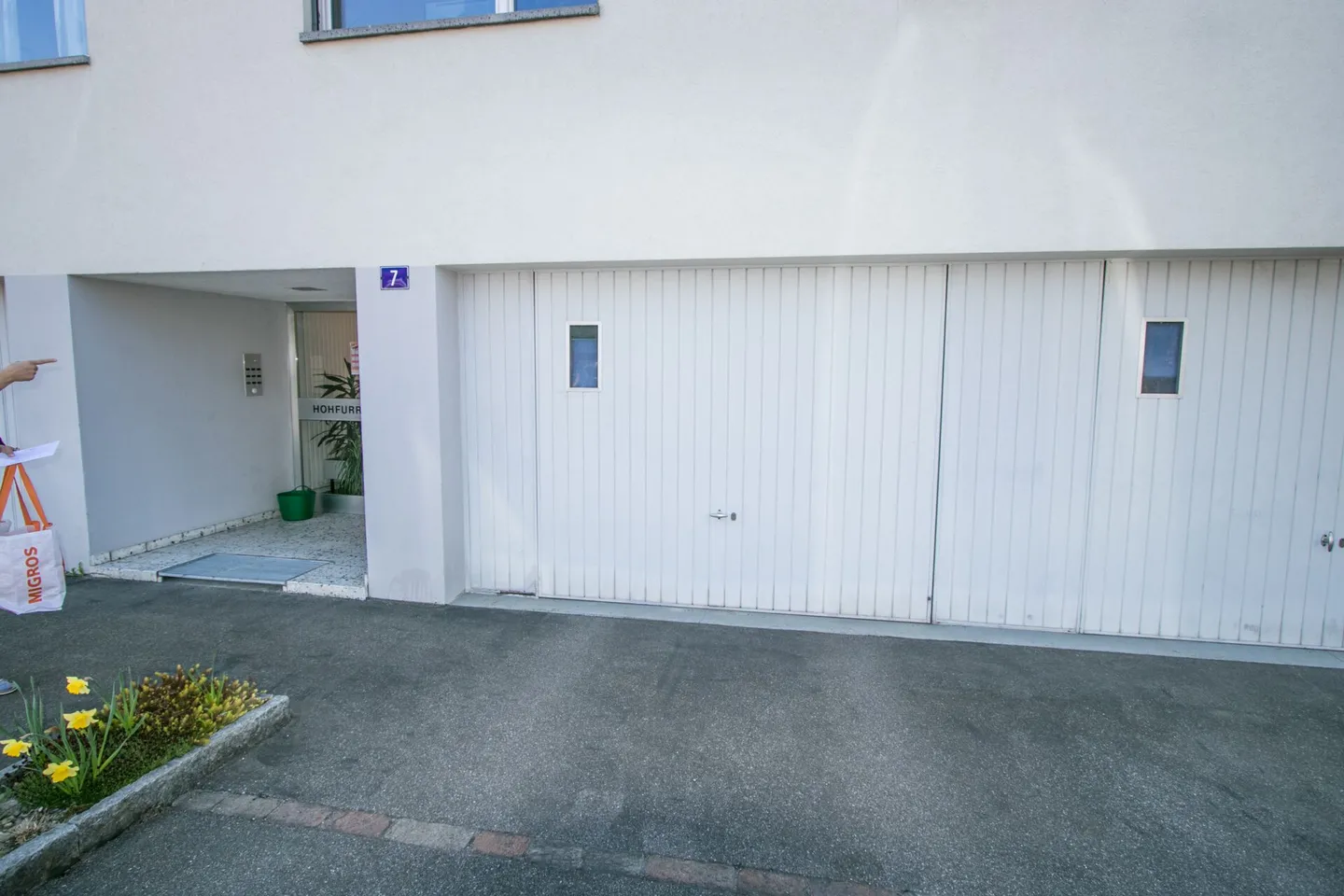 Zentral gelegene 3.5-Zi.-Wohnung inkl. Garagenbox und Balkon mit Sicht ins Grüne - Photo 9 of 11