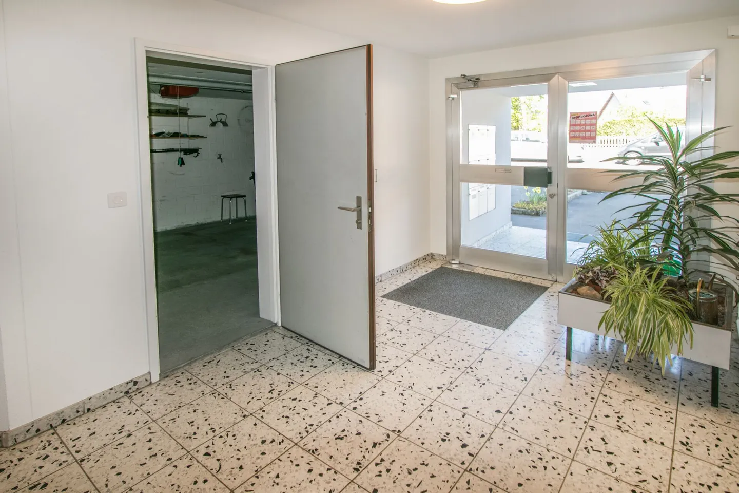 Zentral gelegene 3.5-Zi.-Wohnung inkl. Garagenbox und Balkon mit Sicht ins Grüne - Photo 10 of 11