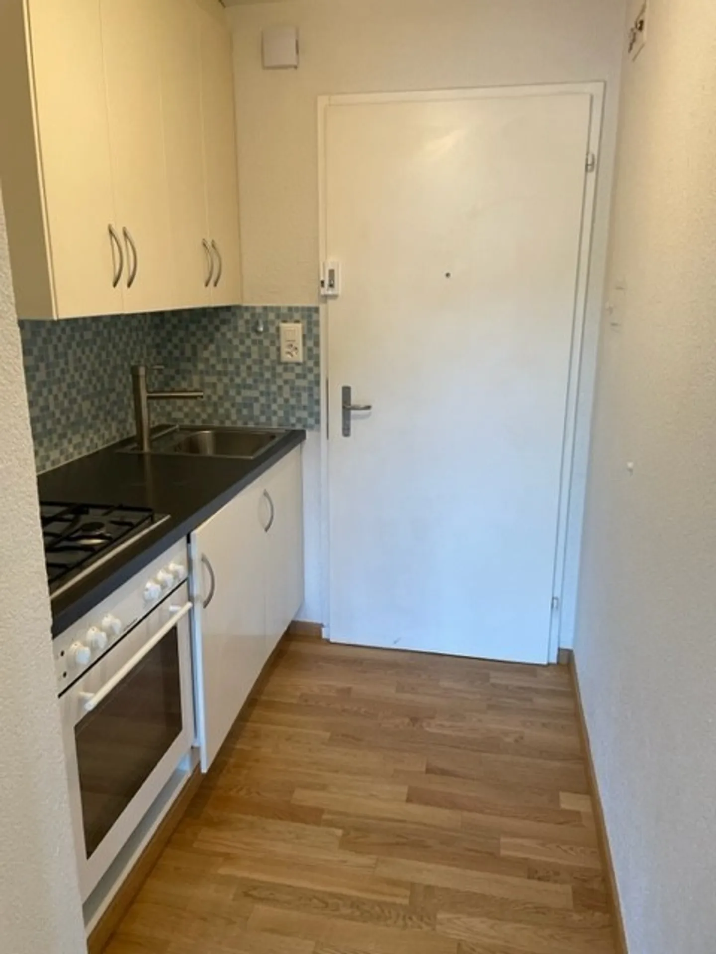 Charming 1.5-Room Bijou Apartment in Dübendorf – Im Winkel 7 - Photo 2 of 13