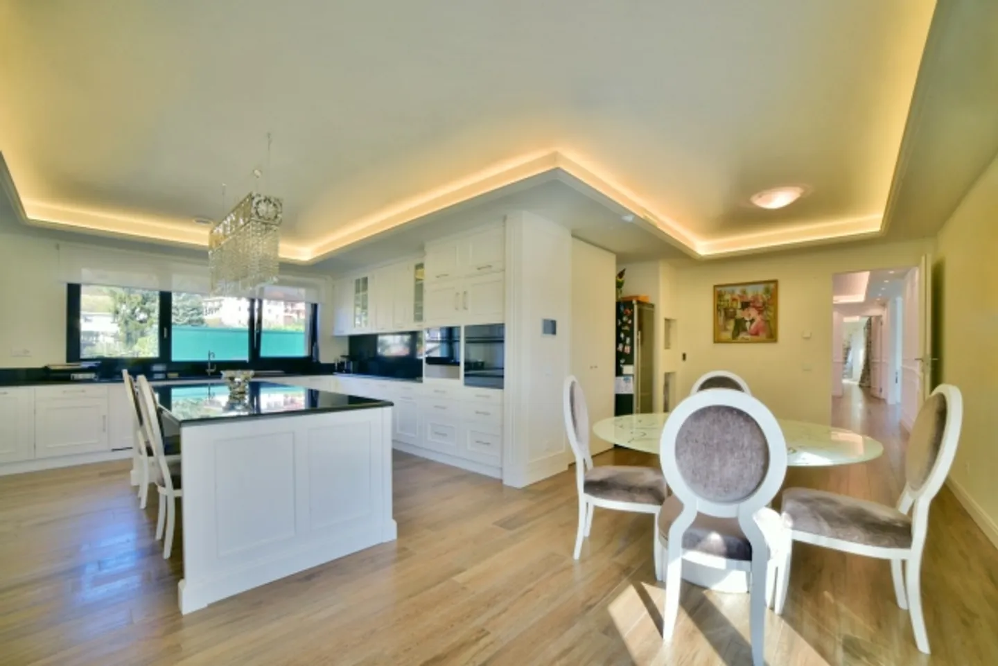 Ultramodern Luxury Villa with Breathtaking Lake and Green Views - Photo 12 of 20