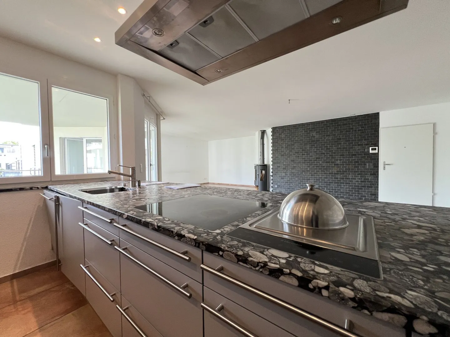 Top Offer! Living centrally in the city center of Lyss - Photo 5 of 23