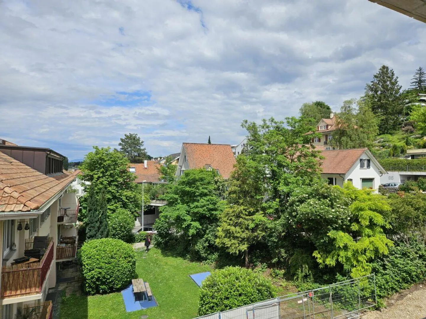 APPARTAMENTO LUSSUOSO DI 2,5 LOCALI AL 3° PIANO CON 2 LOGGIE A BINNINGEN - Foto 2 di 10