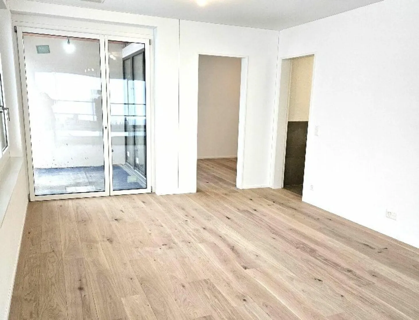 APPARTAMENTO LUSSUOSO DI 2,5 LOCALI AL 3° PIANO CON 2 LOGGIE A BINNINGEN - Foto 5 di 10