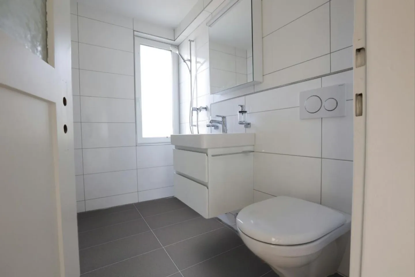 Appartements de 4,5 pièces fraîchement rénovés avec un très grand balcon - Photo 10 sur 11