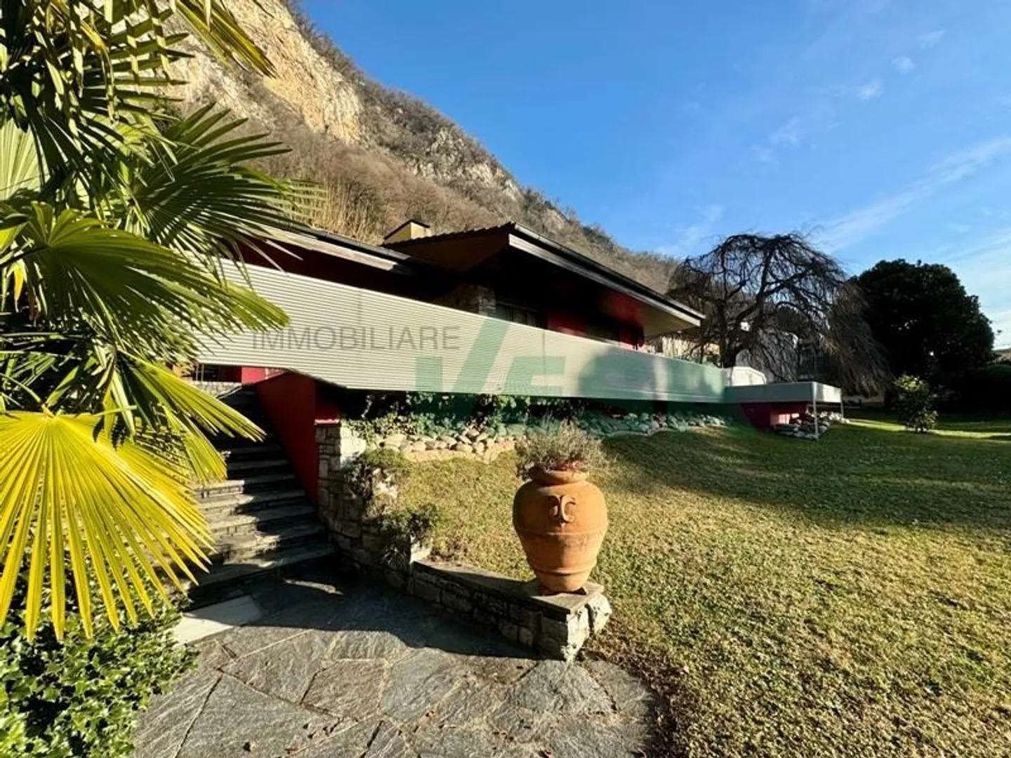 Villa confortable toute de plain-pied avec un grand beau jardin et piscine - Photo 2 sur 13