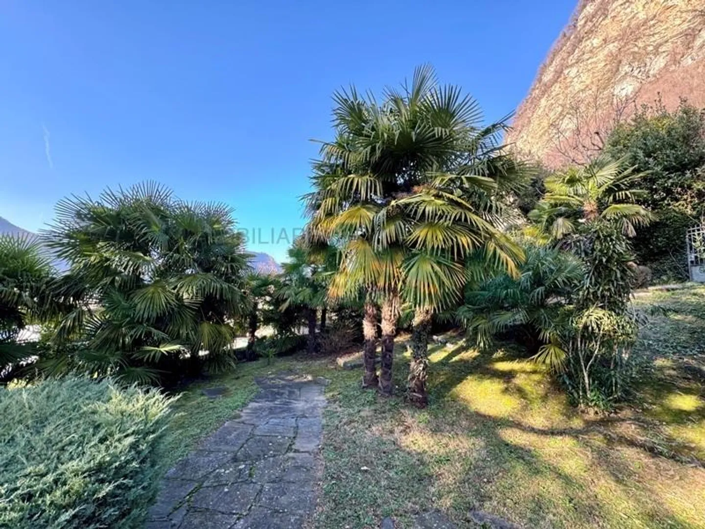 Villa confortable toute de plain-pied avec un grand beau jardin et piscine - Photo 3 sur 13