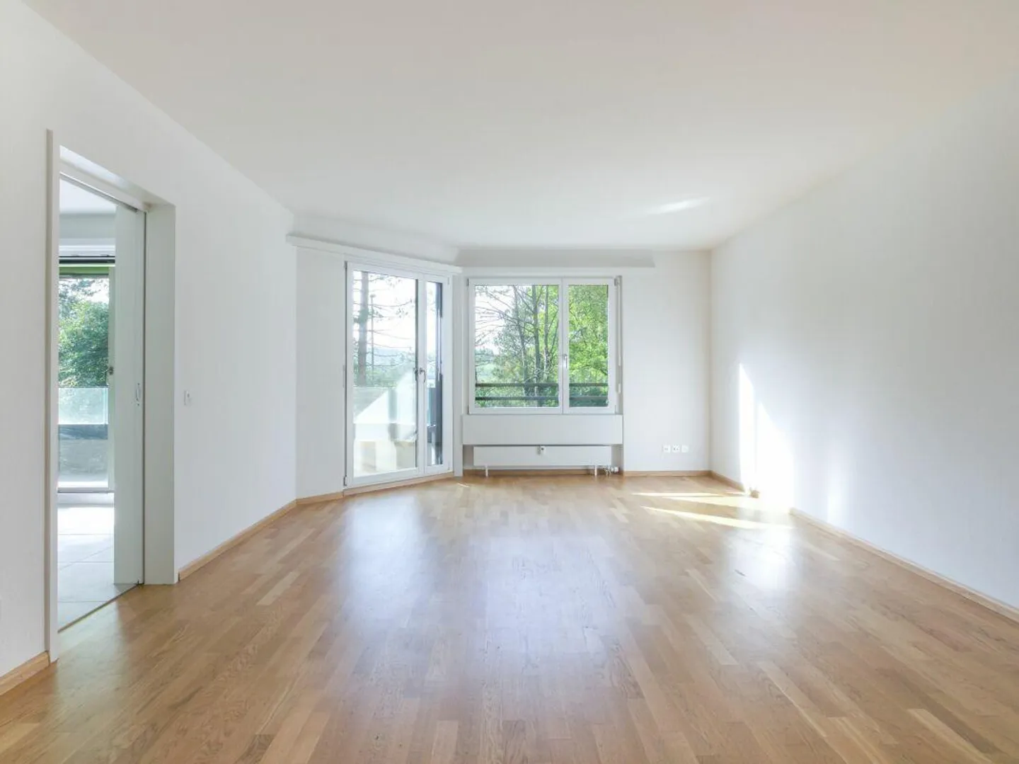 Appartement 4 pièces confortable avec coin salon dans le jardin - Photo 2 sur 8