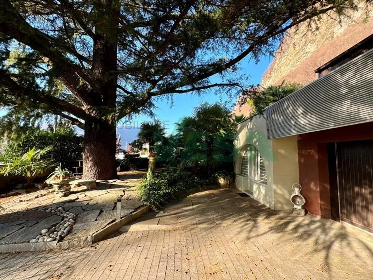 Villa confortable toute de plain-pied avec un grand beau jardin et piscine - Photo 5 sur 13