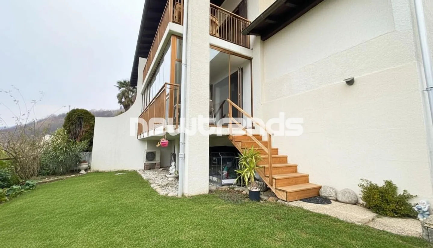 Villa con due unità abitative e vista panoramica ad Arogno - Foto 7 di 10
