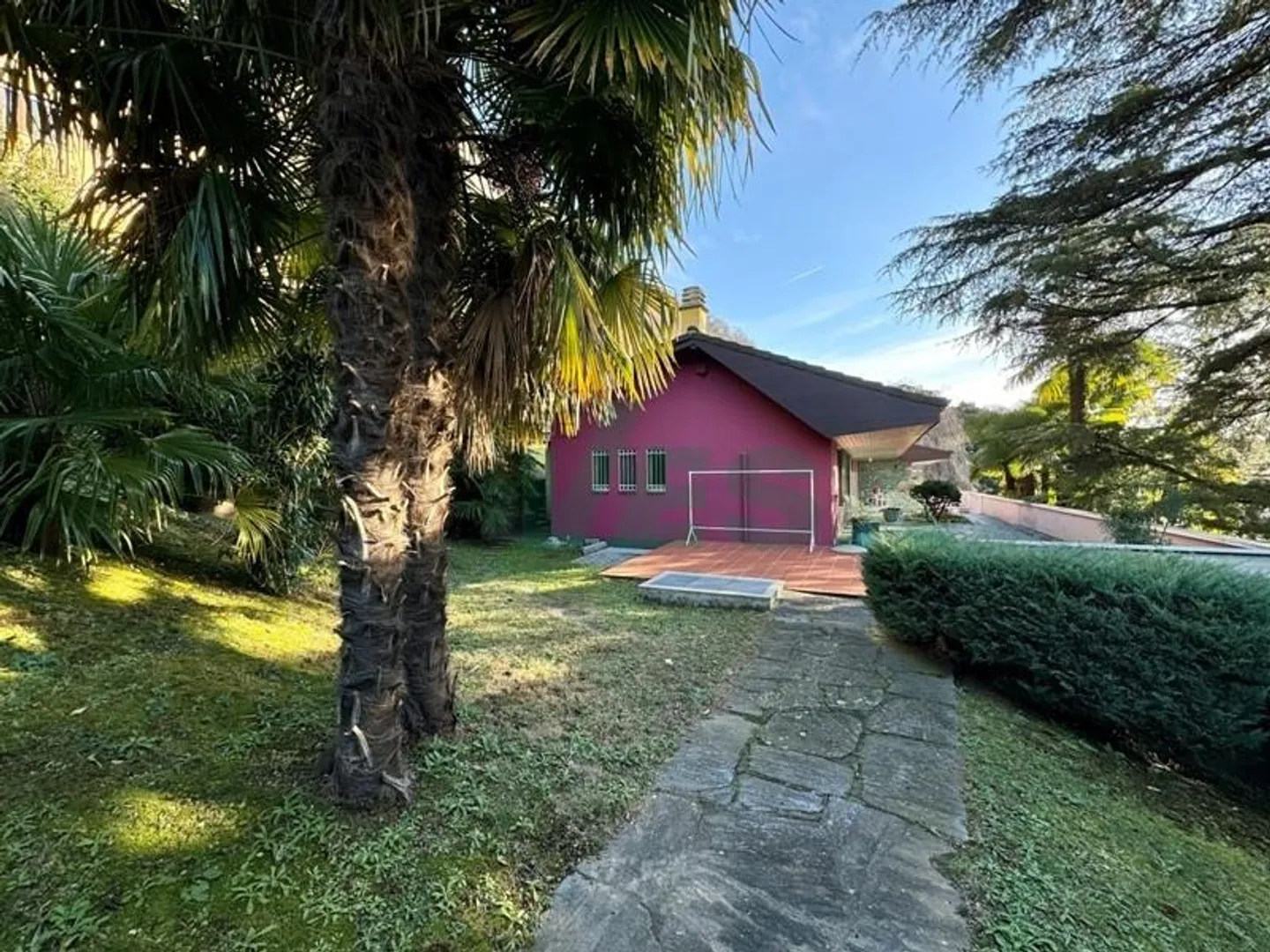 Villa confortable toute de plain-pied avec un grand beau jardin et piscine - Photo 9 sur 13