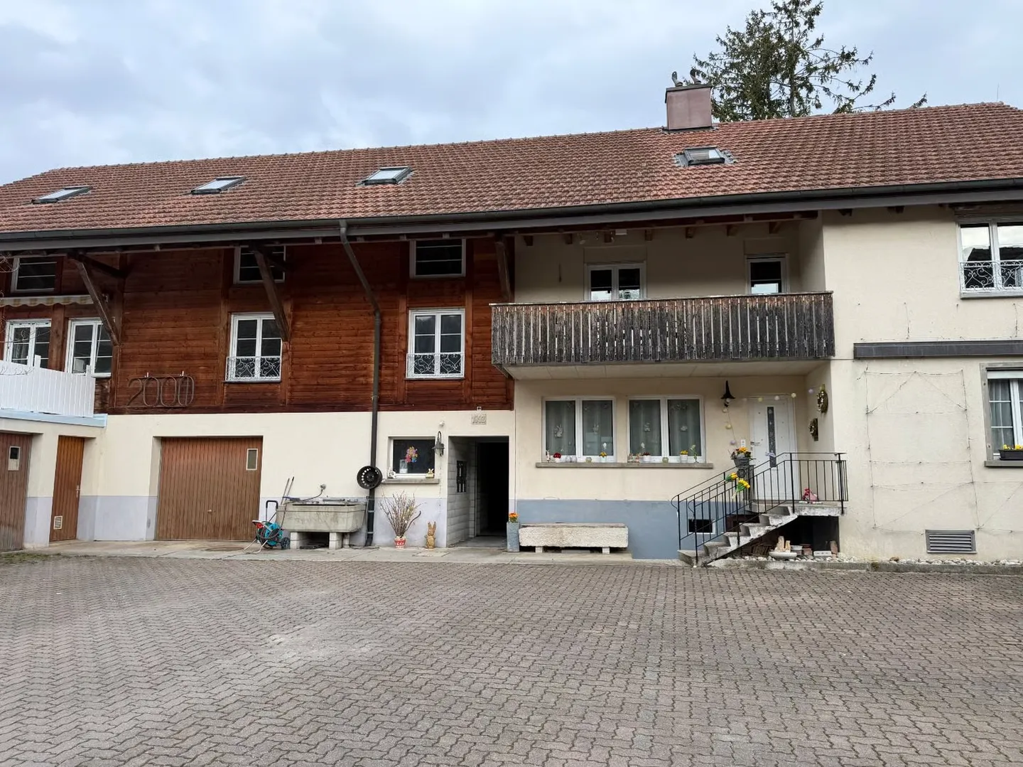 Mehrfamilienhaus mit 5 Wohnungen - attraktive Kapitalanlage mit 5.2% Bruttorendite - Photo 1 of 11