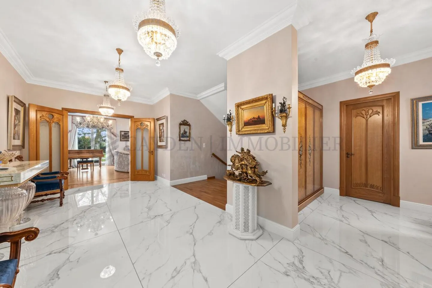Villa of Exception with a Pool and Pool House - Photo 4 of 14