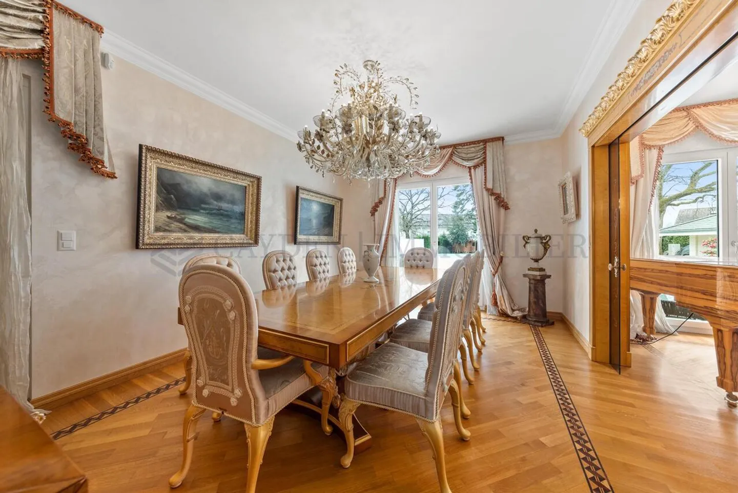Villa of Exception with a Pool and Pool House - Photo 7 of 14