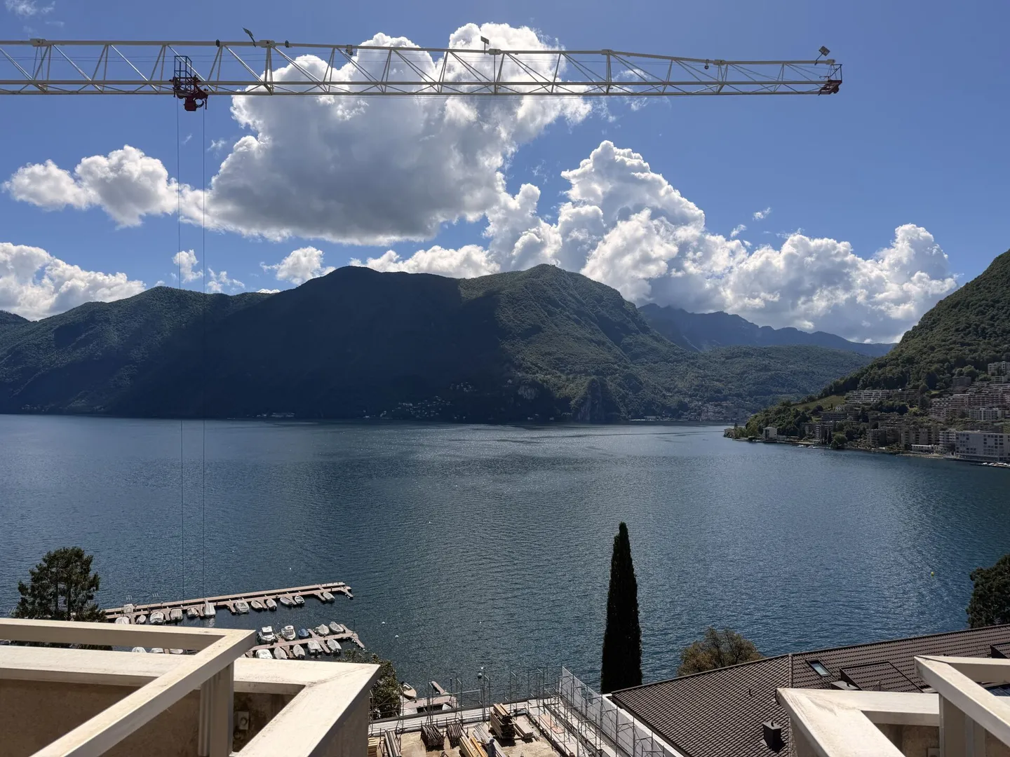 LUGANO - EXCLUSIVE PENTHOUSE WITH LAKE VIEW - SWIMMING POOL IN THE CENTRAL PARK RESIDENCE - Photo 1 of 15