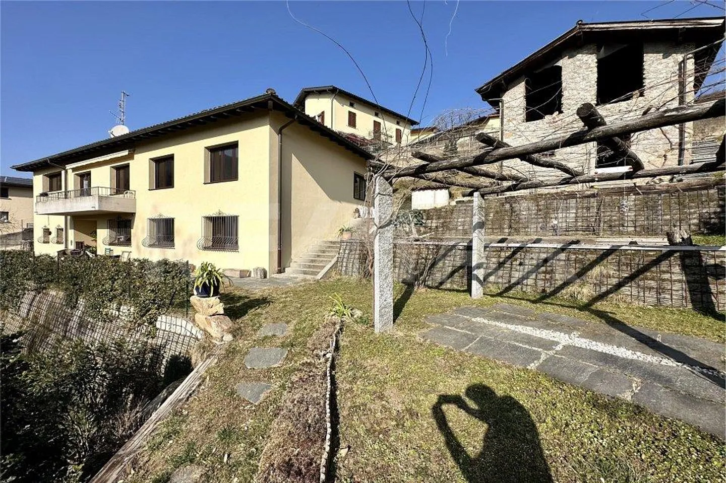Bella casa per chi cerca pace con Rustico e tanto verde - Foto 3 di 13