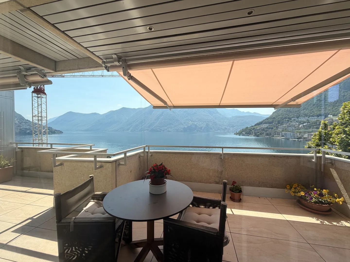 LUGANO - EXCLUSIVE PENTHOUSE WITH LAKE VIEW - SWIMMING POOL IN THE CENTRAL PARK RESIDENCE - Photo 2 of 15