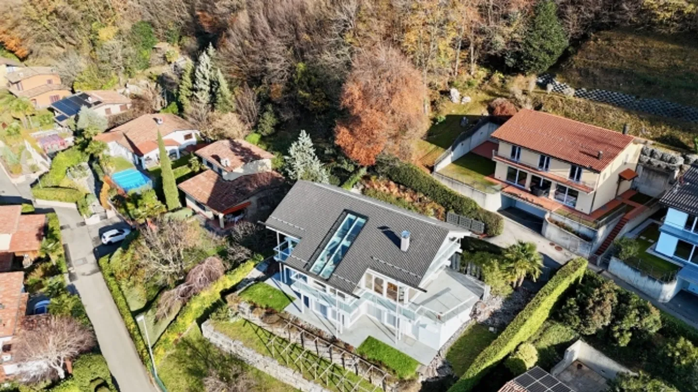 «Moderne und helle HUF HAUS Villa in Carabbia» - Foto 4 von 20