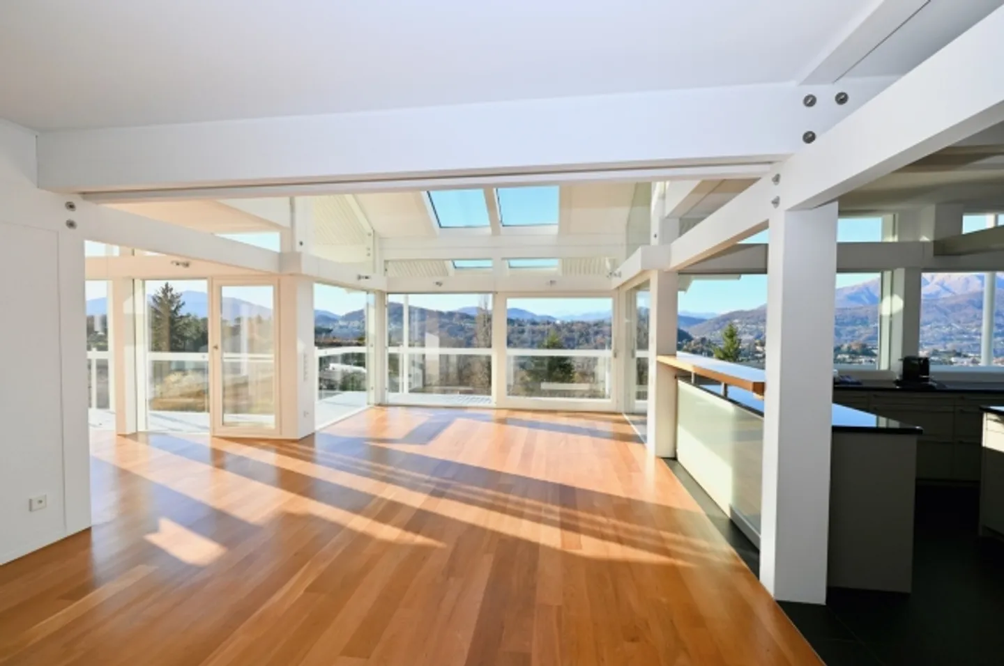 «Moderne und helle HUF HAUS Villa in Carabbia» - Foto 5 von 20