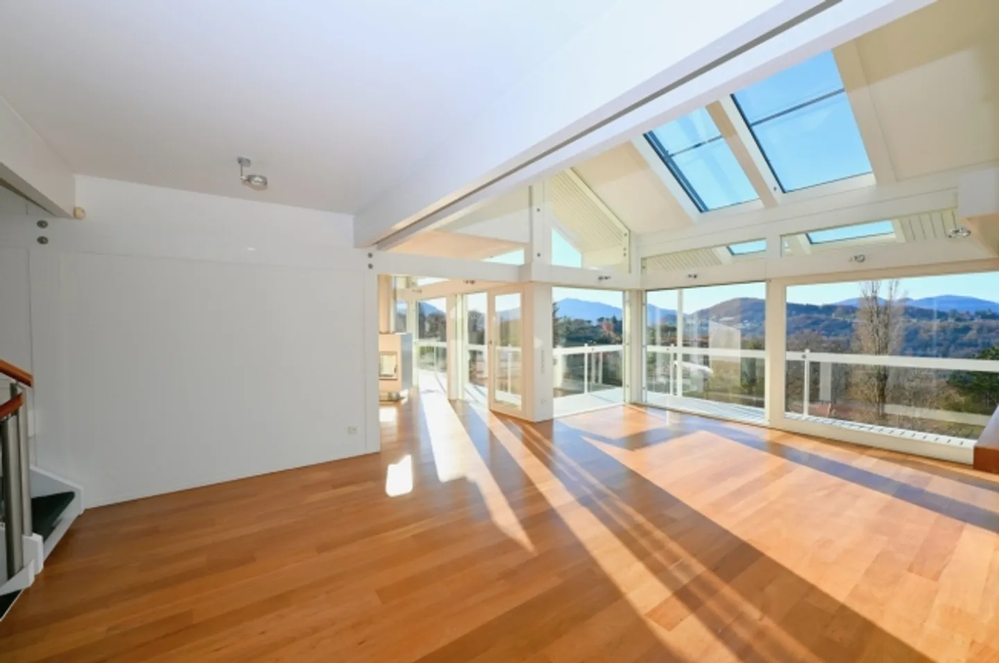«Moderne und helle HUF HAUS Villa in Carabbia» - Foto 9 von 20