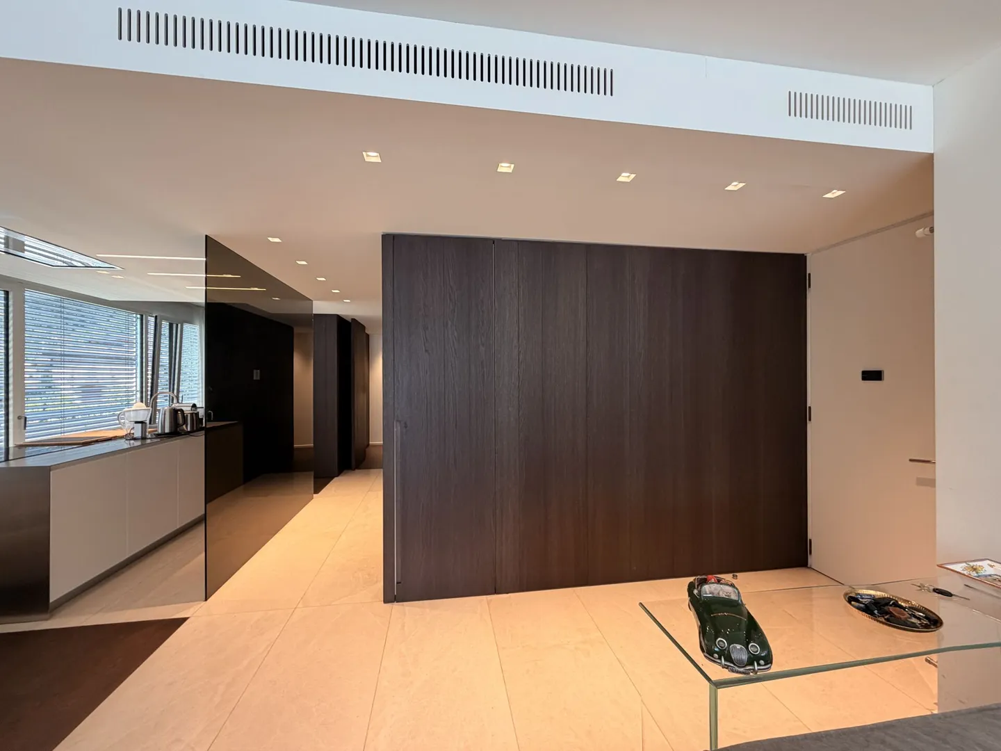 LUGANO - EXCLUSIVE PENTHOUSE WITH LAKE VIEW - SWIMMING POOL IN THE CENTRAL PARK RESIDENCE - Photo 5 of 15