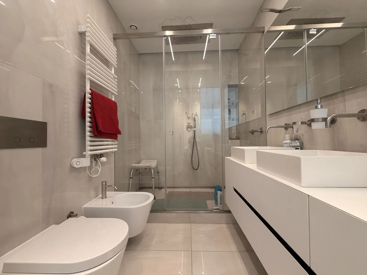 LUGANO - EXCLUSIVE PENTHOUSE WITH LAKE VIEW - SWIMMING POOL IN THE CENTRAL PARK RESIDENCE - Photo 8 of 15