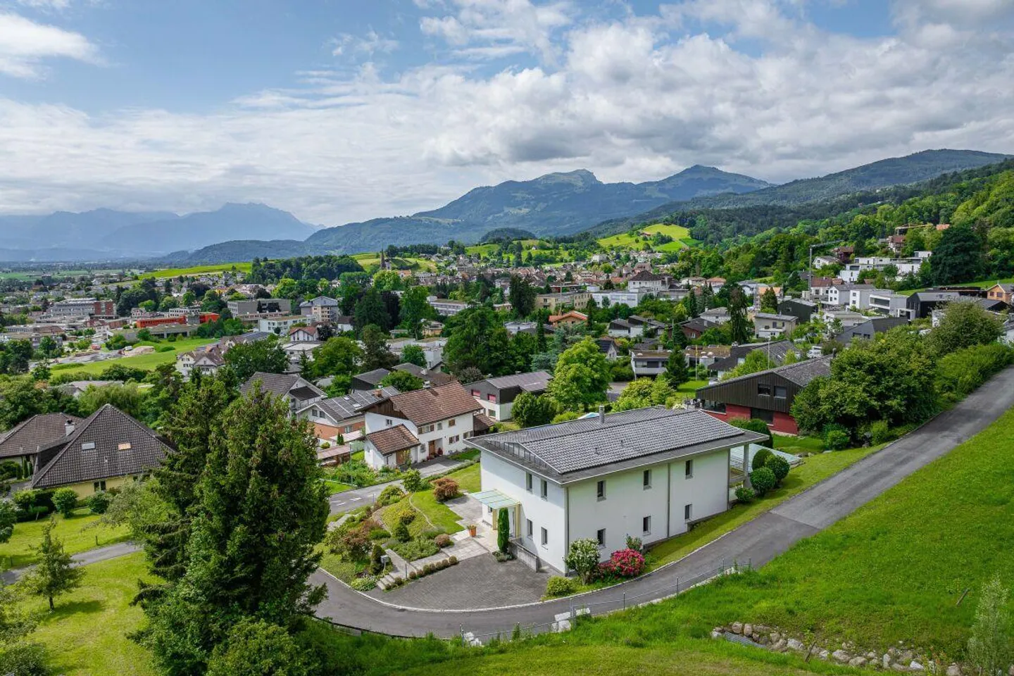 detached house - Photo 3 of 13