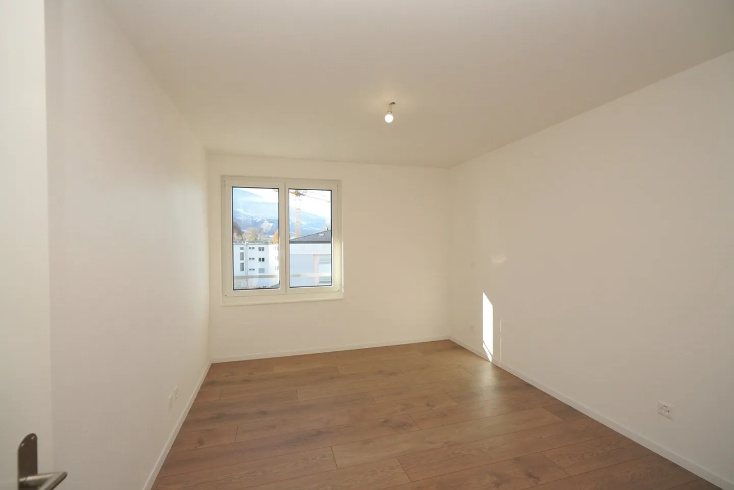 NOUVEL APPARTEMENT 2.5 PIÈCES AU 3E ÉTAGE À SIERRE - Photo 8 sur 11