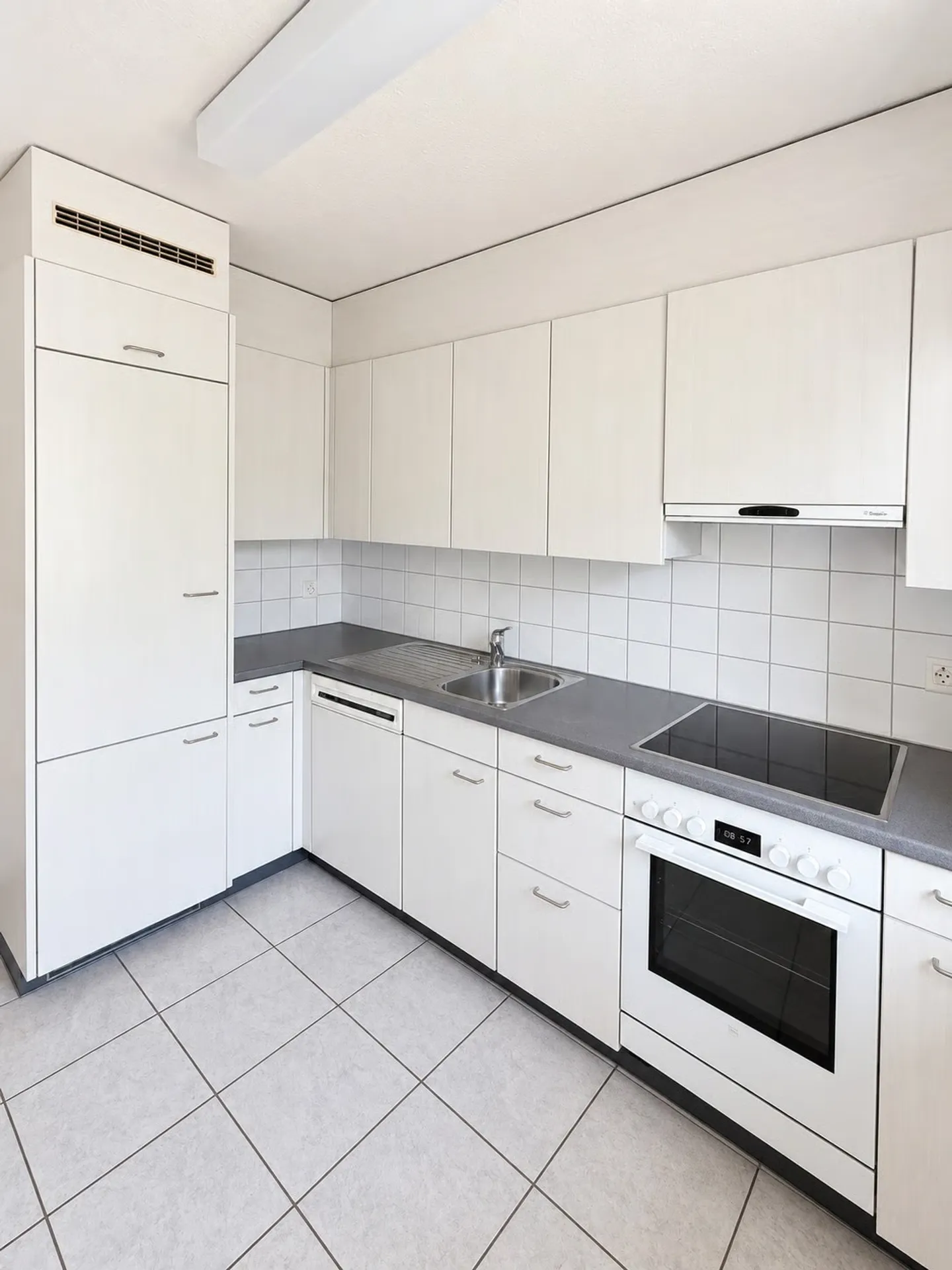 Your Home on the Gold Coast Attractive 4-Room Apartment in 8704 Herrliberg | Limited - Photo 2 of 9