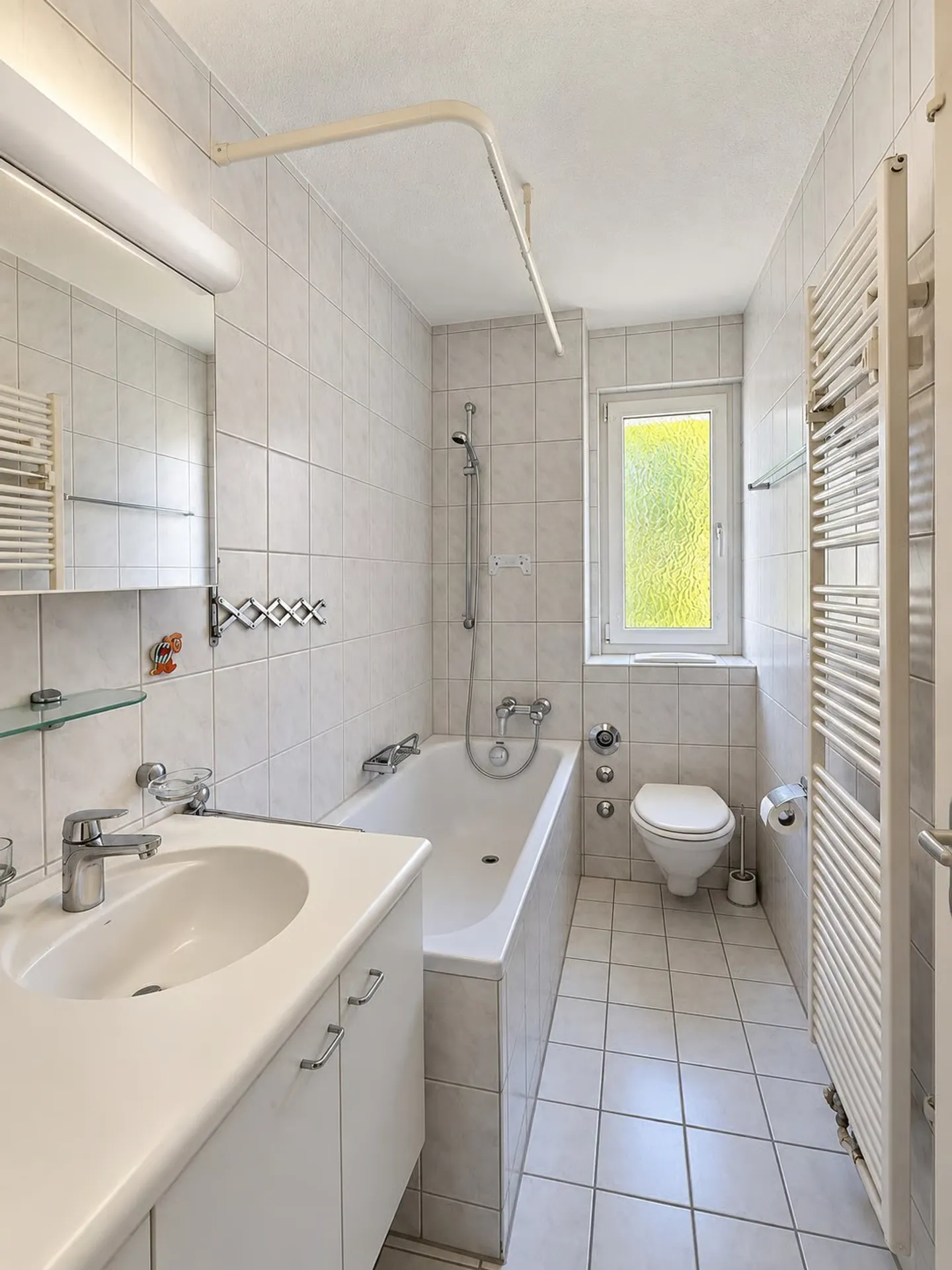 Your Home on the Gold Coast Attractive 4-Room Apartment in 8704 Herrliberg | Limited - Photo 6 of 9