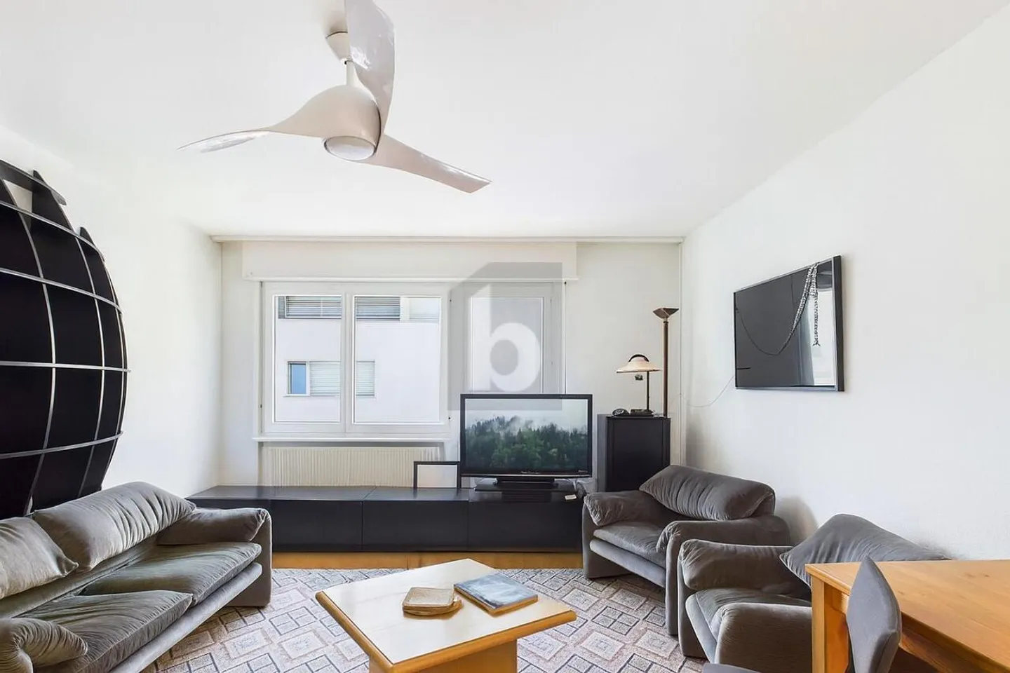 CENTRAL WITH BALCONY AND LOTS OF SPACE - Photo 1 of 6