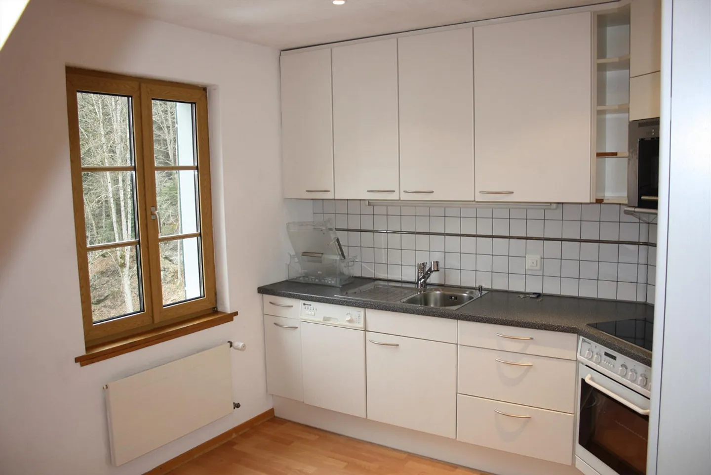 Romantic attic apartment with large, insulated attic - Photo 2 of 28
