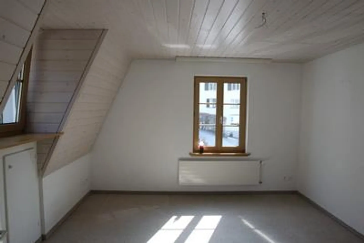 Romantic attic apartment with large, insulated attic - Photo 6 of 28