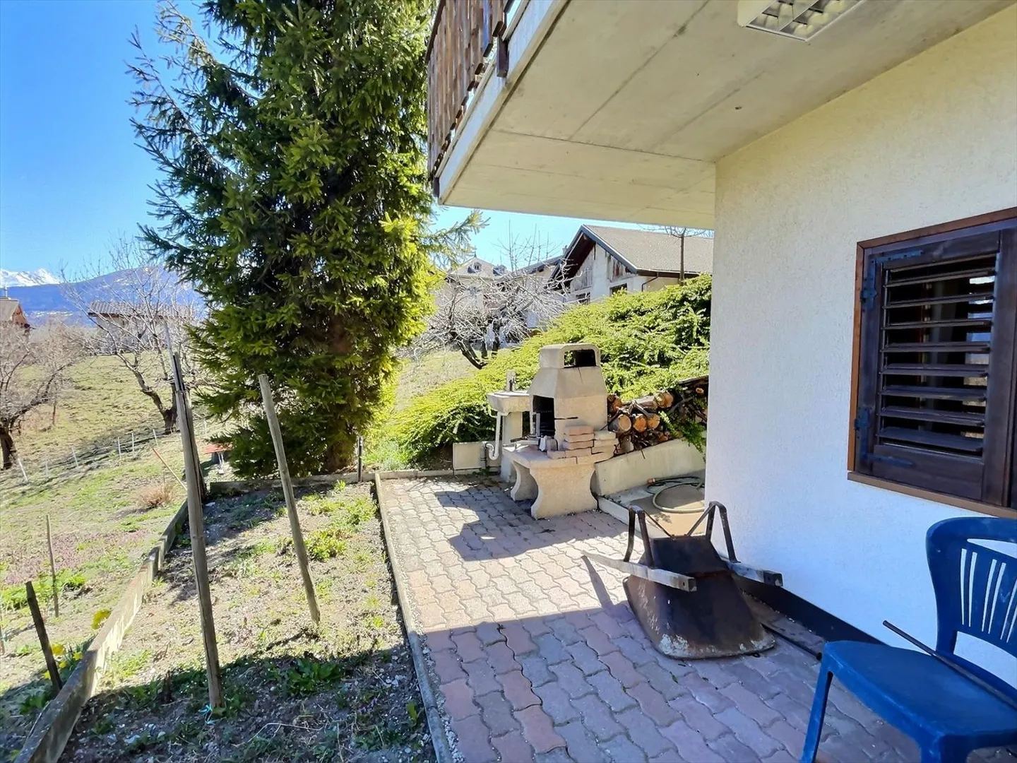 Mazot atypique et charmant avec 6,5 pièces - Photo 2 sur 13