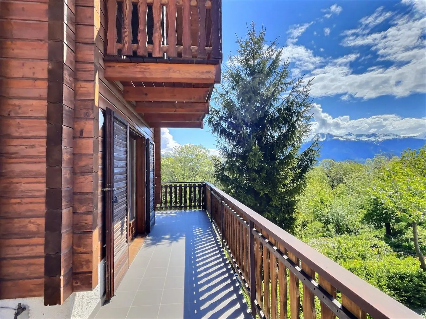 Mazot atypique et charmant avec 6,5 pièces - Photo 3 sur 13