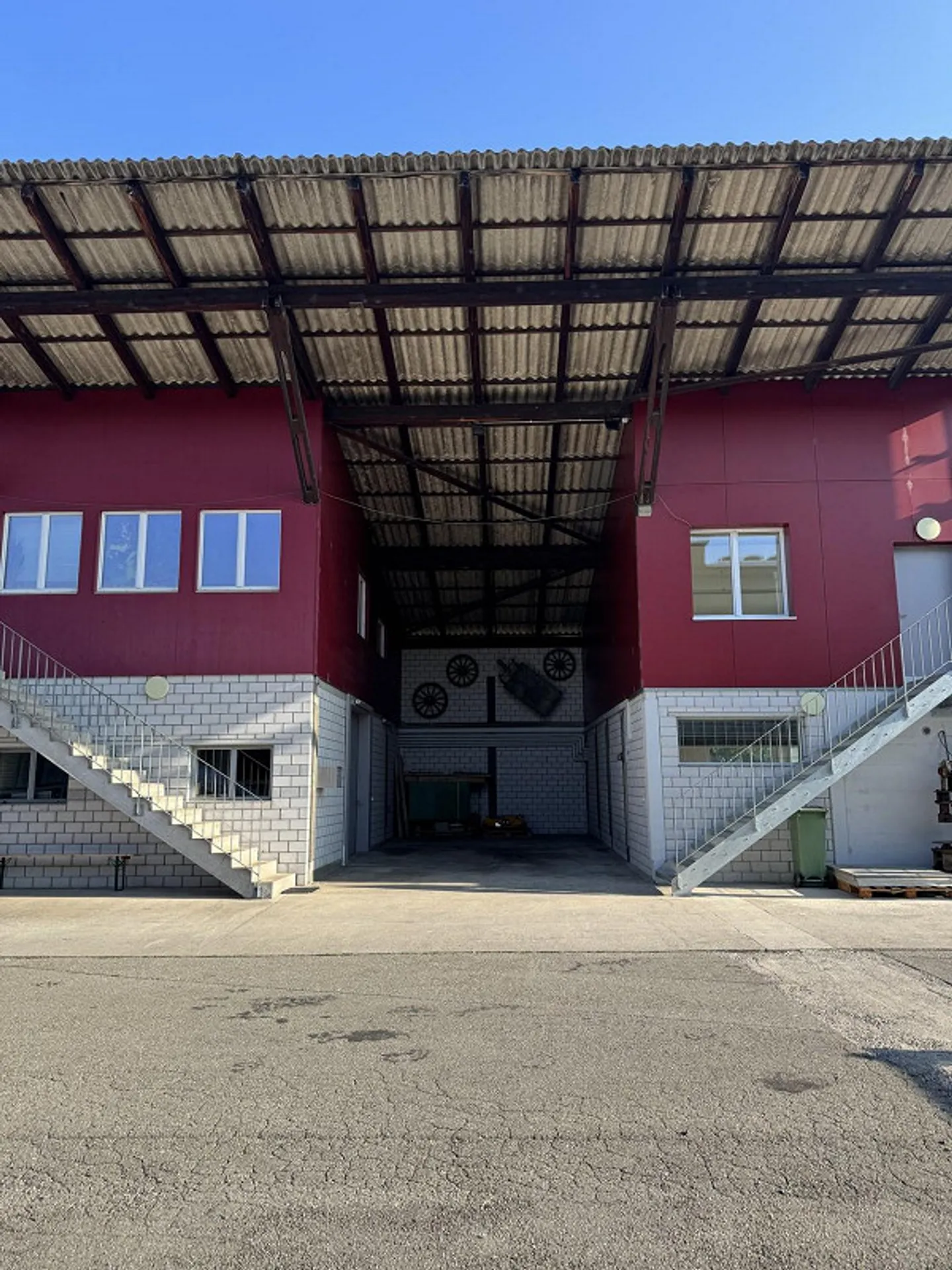 Versatile commercial property for immediate rent in Würenlos - Photo 2 of 13