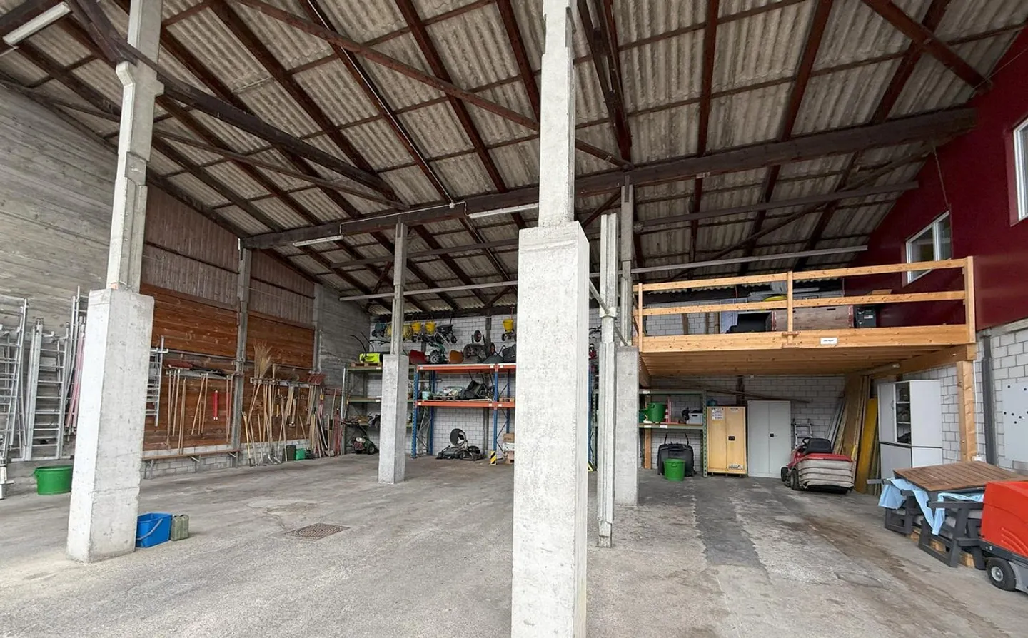Versatile commercial property for immediate rent in Würenlos - Photo 3 of 13