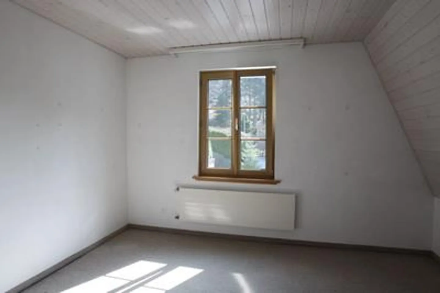 Romantic attic apartment with large, insulated attic - Photo 17 of 28
