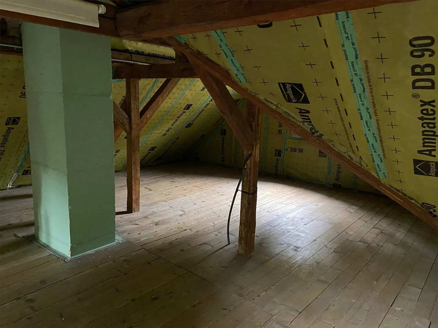 Romantic attic apartment with large, insulated attic - Photo 19 of 28