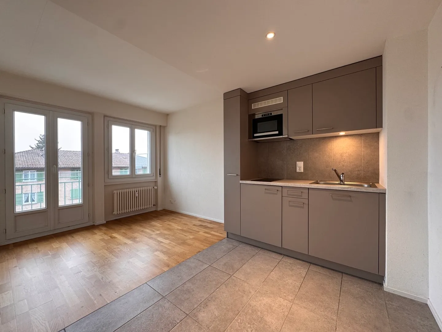 Cozy and bright studio close to all amenities - Photo 1 of 4