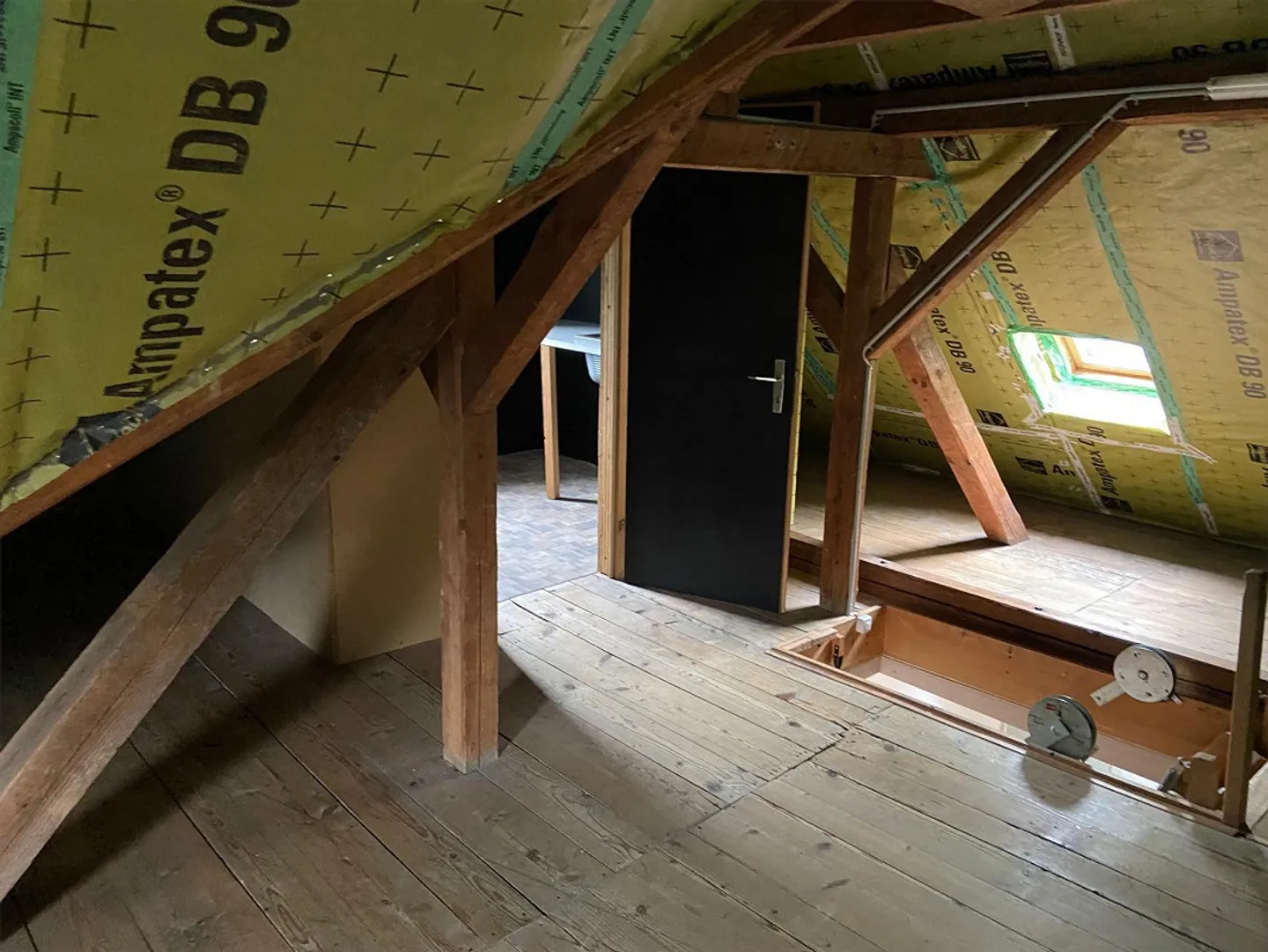 Romantic attic apartment with large, insulated attic - Photo 20 of 28