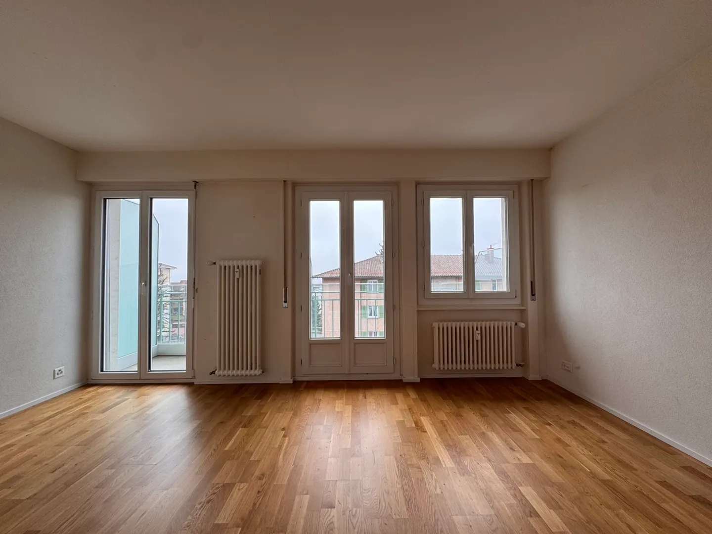 Cozy and bright studio close to all amenities - Photo 2 of 4