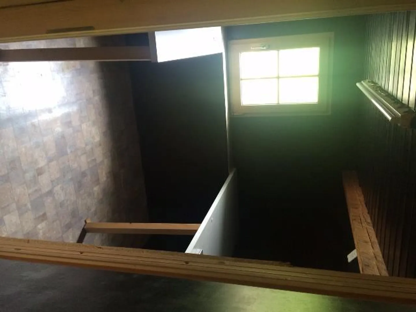 Romantic attic apartment with large, insulated attic - Photo 24 of 28