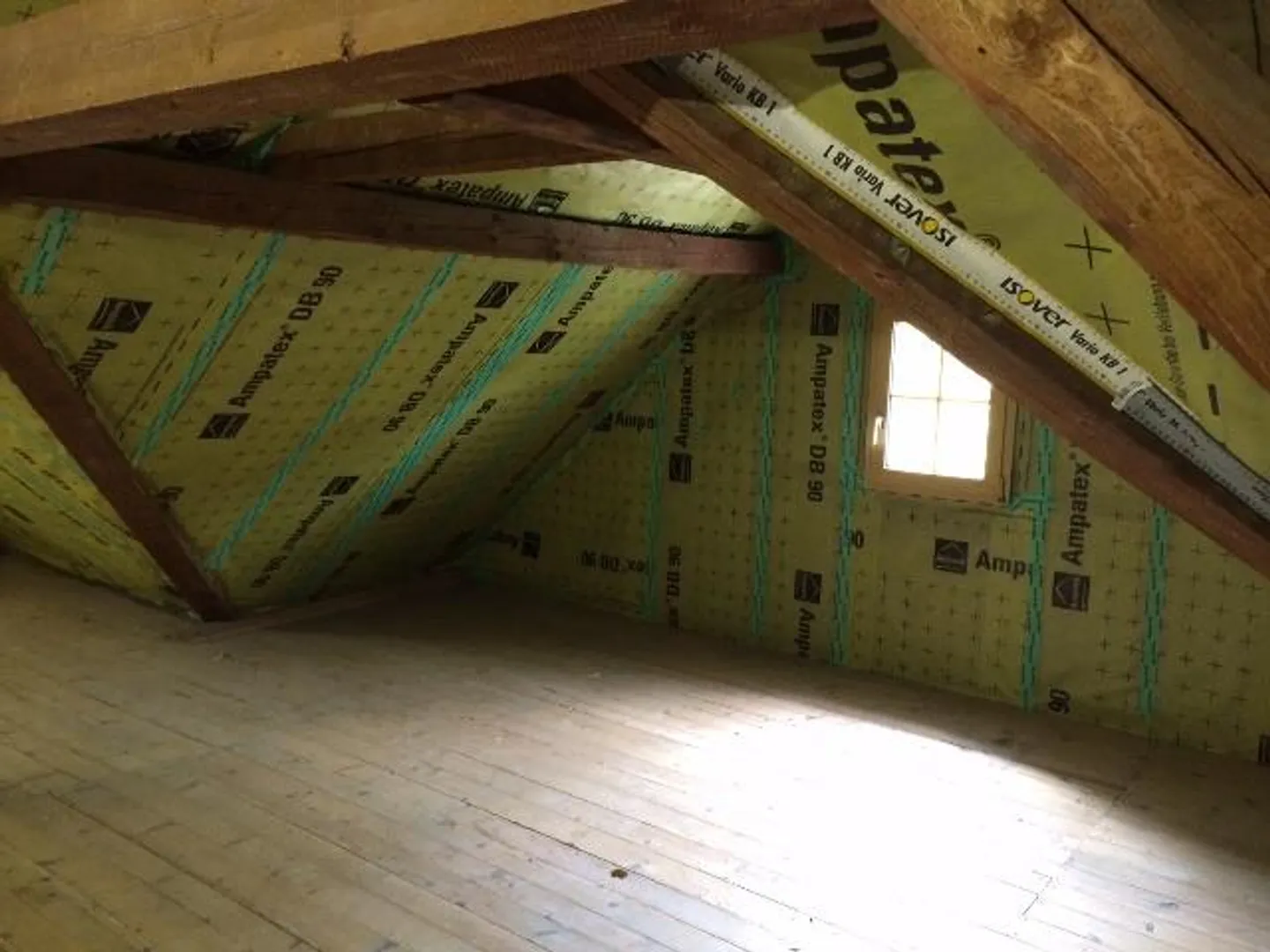 Romantic attic apartment with large, insulated attic - Photo 25 of 28