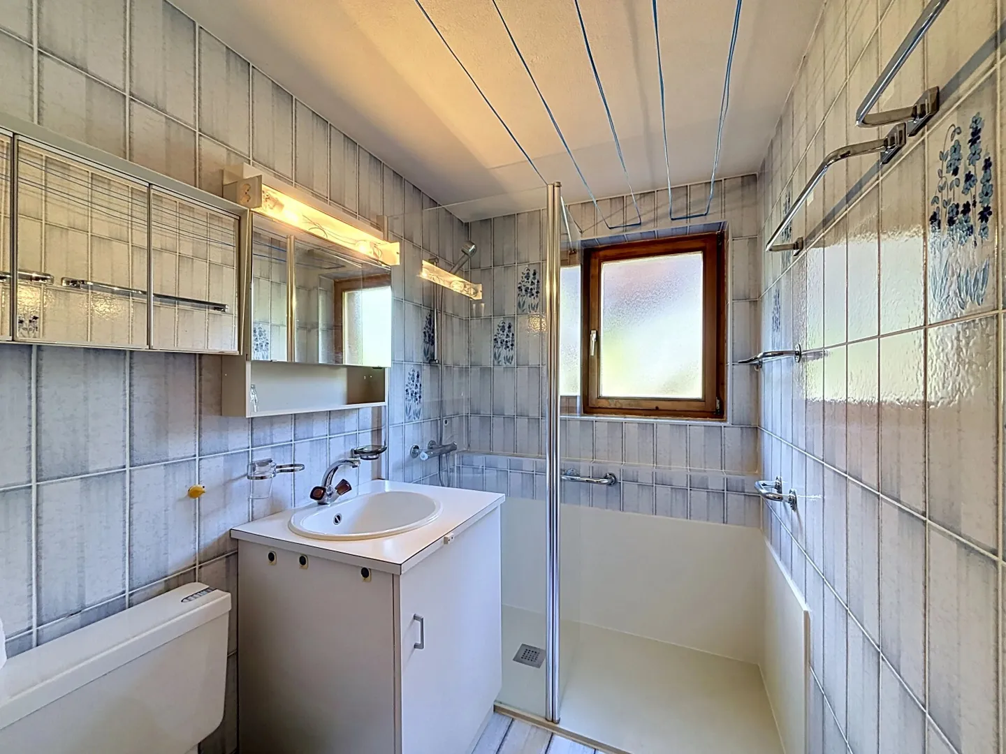 Chalet avec un grand potentiel de rénovation - Photo 7 sur 12