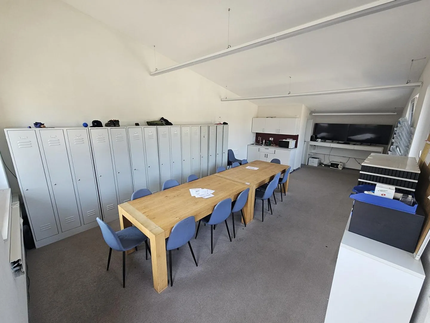 Versatile commercial property for immediate rent in Würenlos - Photo 12 of 13
